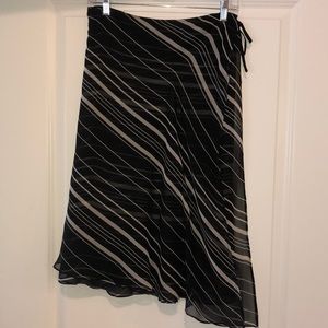 Alfani beautiful 100% silk fully lined skirt.